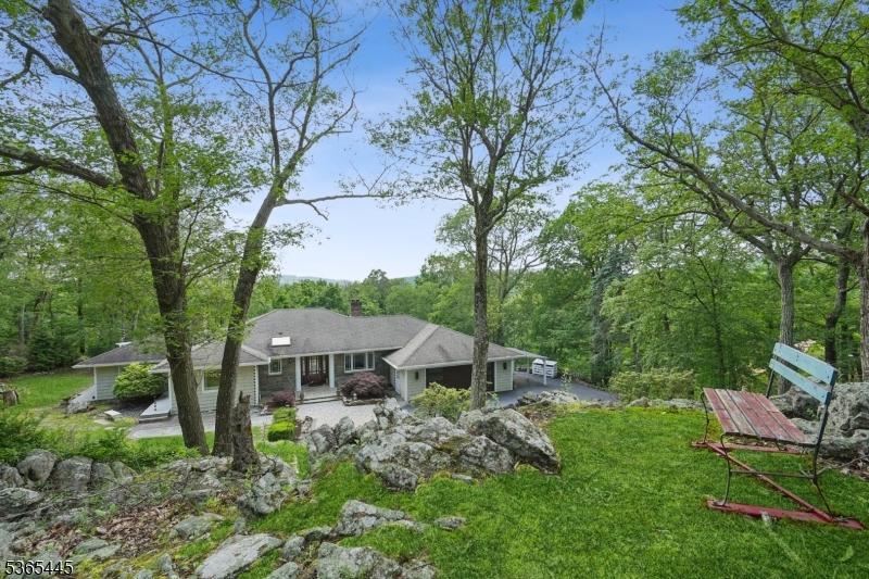 8 Hornbeam Ln