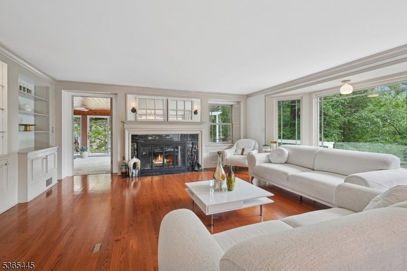 8 Hornbeam Ln