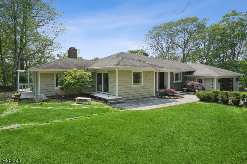 8 Hornbeam Ln
