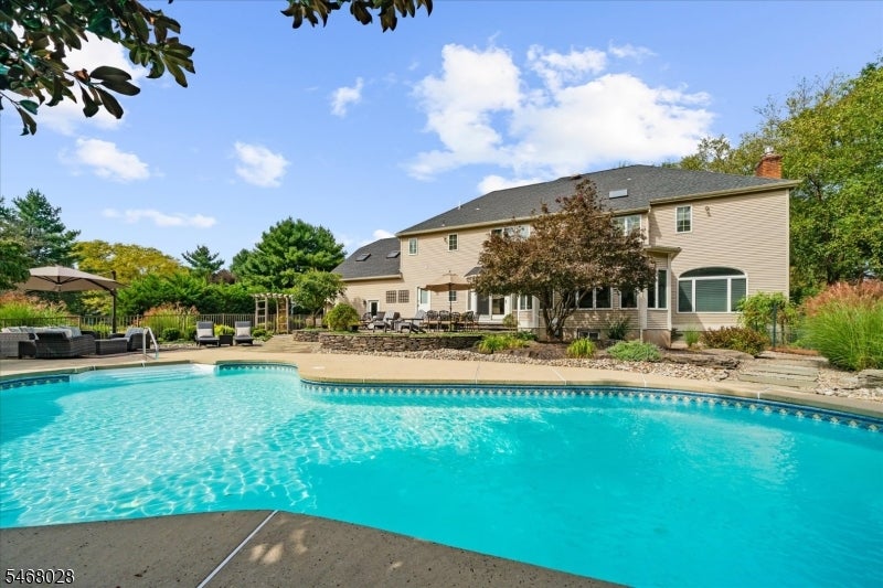 11 Huntington Dr