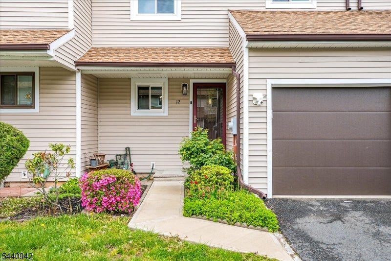 12 Tulip Ct