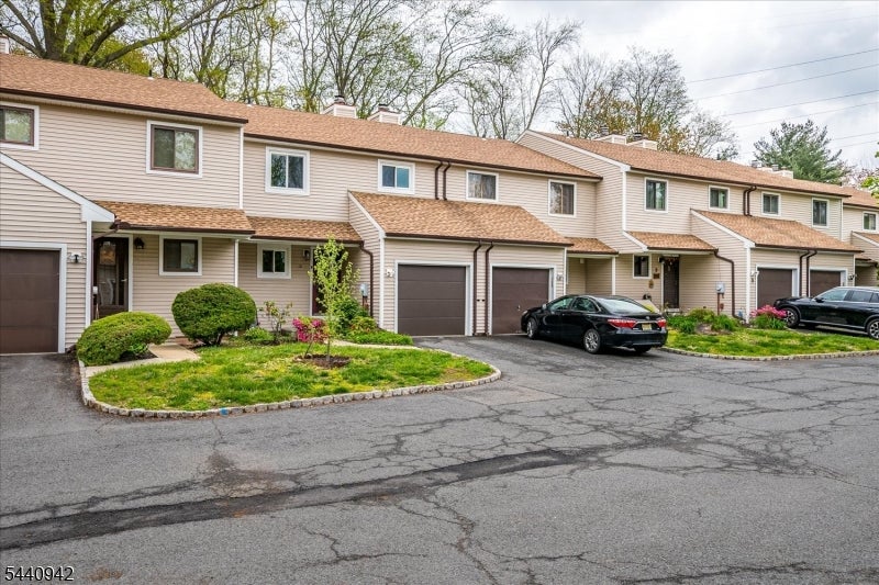 12 Tulip Ct