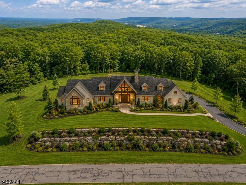 18 Triple Crown Dr