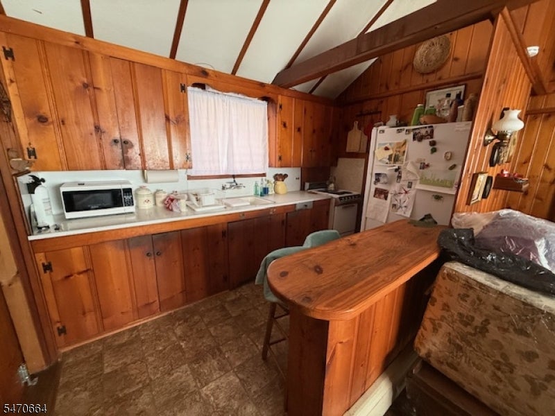 128 E Lakeside Dr