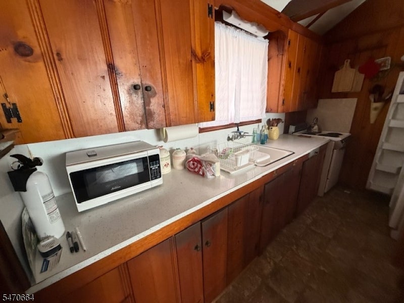 128 E Lakeside Dr