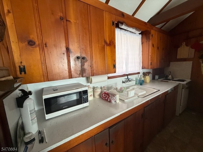 128 E Lakeside Dr