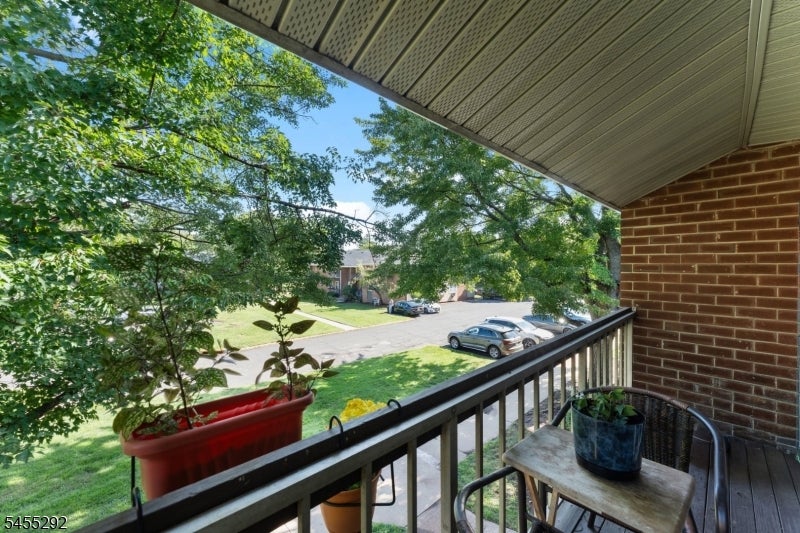 18 Deanna Drive 40