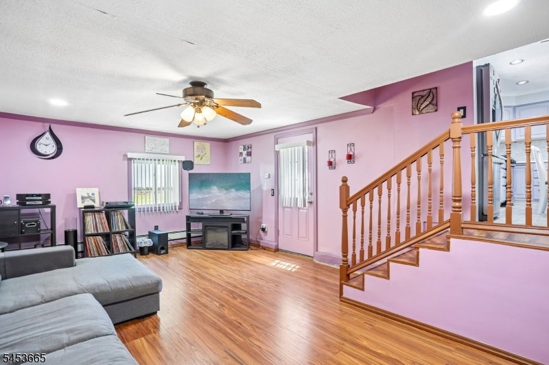 10 Independence Dr