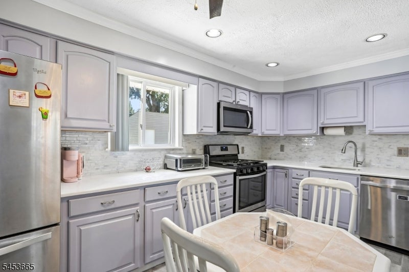 10 Independence Dr