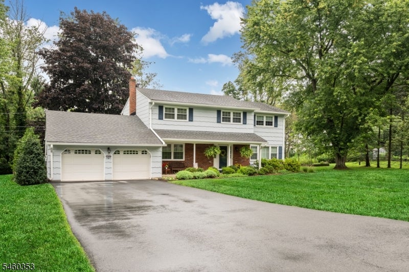 3 Bridle Ln