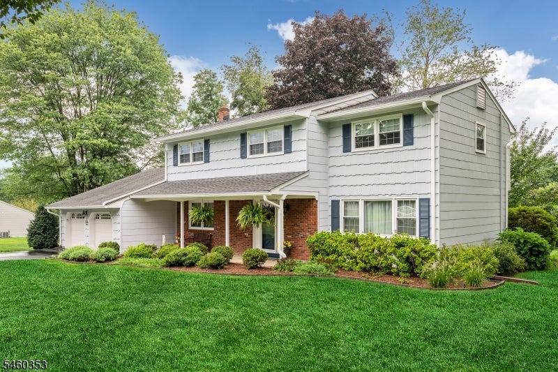 3 Bridle Ln
