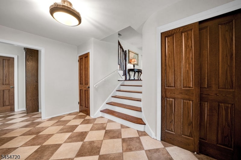 55 Gathering Rd