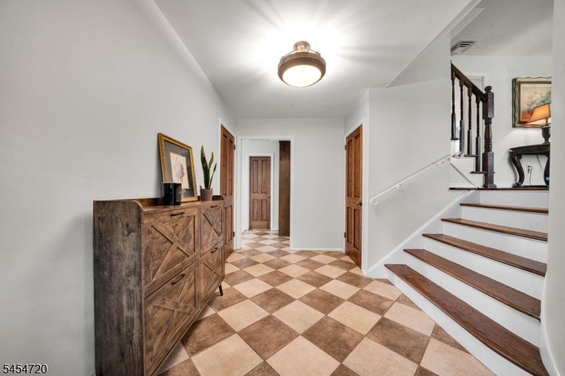 55 Gathering Rd