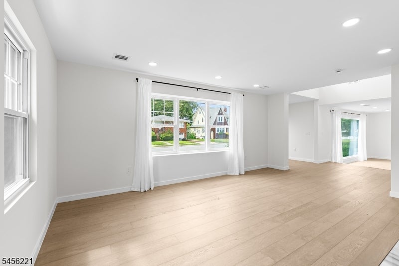 2-25 Kenneth Ave