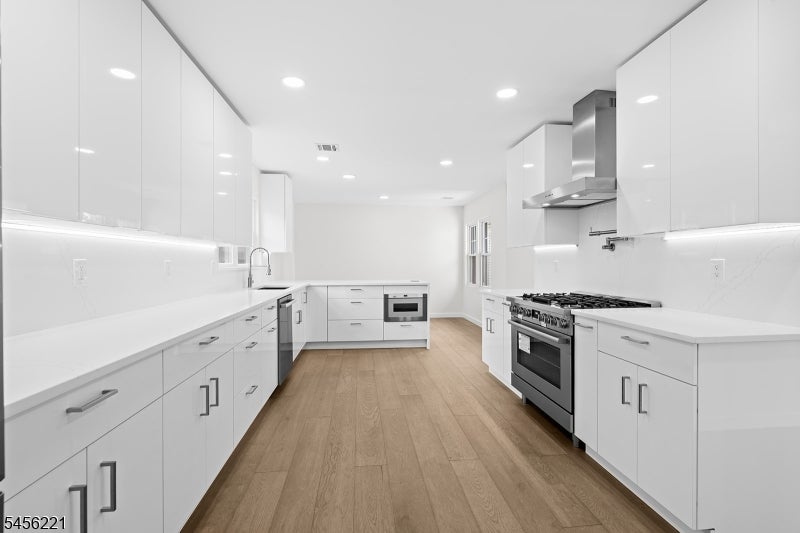 2-25 Kenneth Ave
