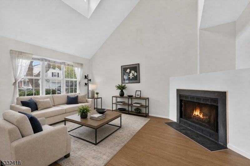 268 Edgeware Ct