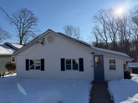 29 Roosevelt Trl Hopatcong Boro NJ 07843