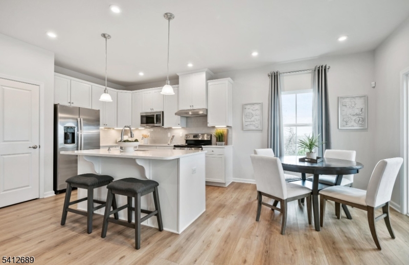 66 Thomas Knoll Blvd