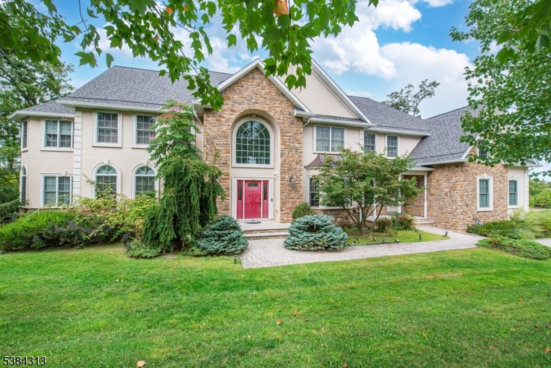 68 Eileen Dr
