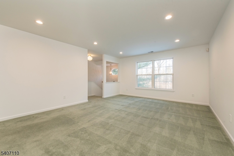 10 Springbrook Rd, E 10