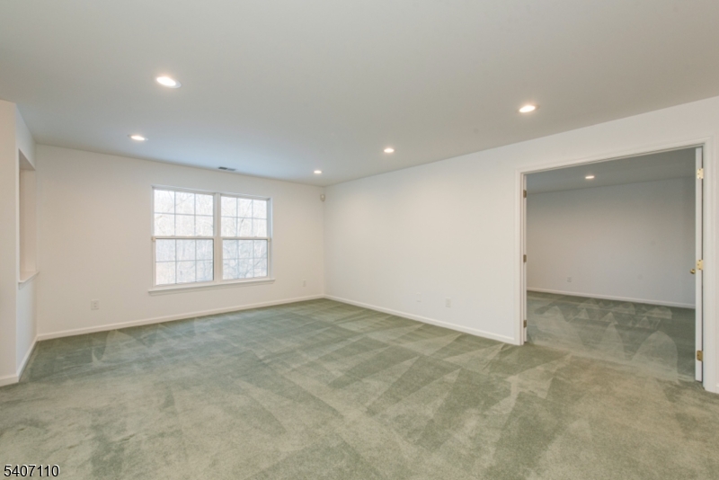 10 Springbrook Rd, E 10