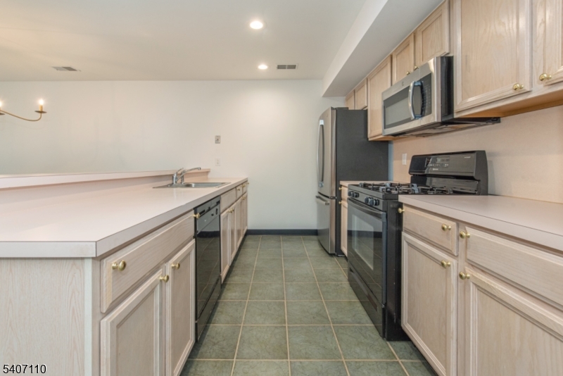 10 Springbrook Rd, E 10