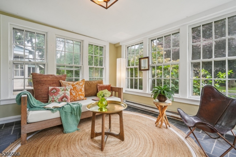 56 Salter Pl