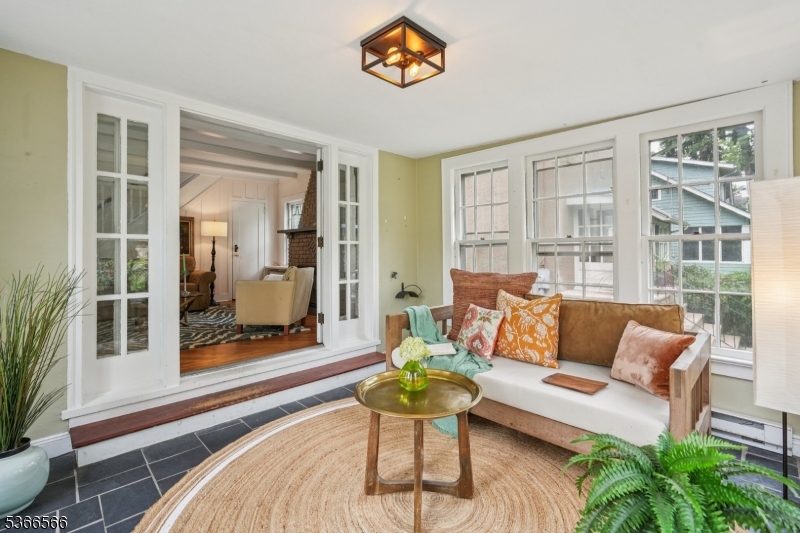 56 Salter Pl
