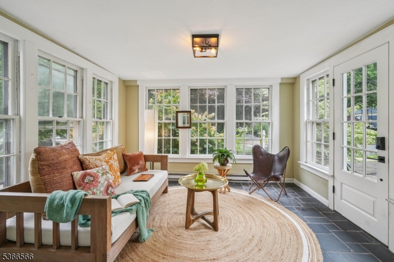 56 Salter Pl