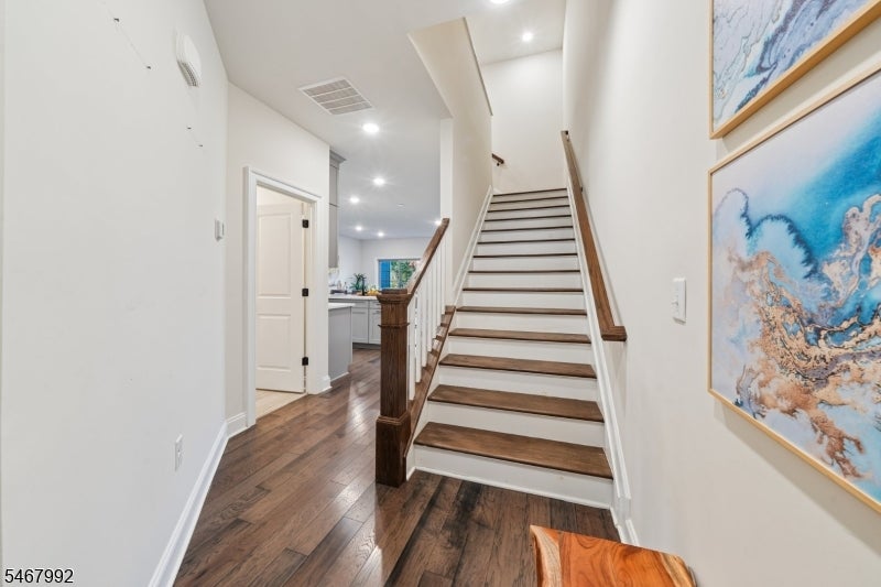 42 Dahlia Dr