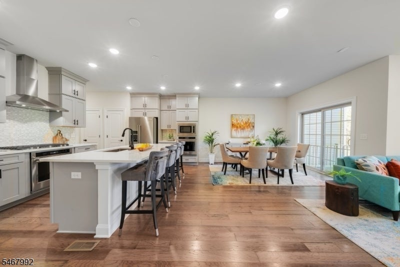 42 Dahlia Dr