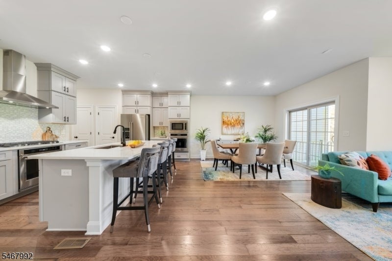 42 Dahlia Dr
