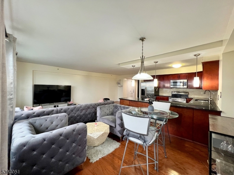 60 Parkway Dr 14D