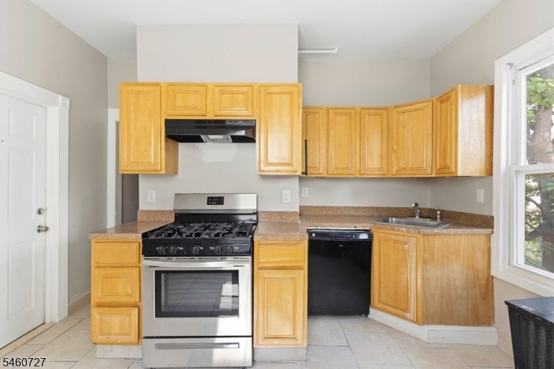 37 Mapes Ave 12