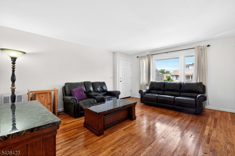 407 Saint Marks St 2