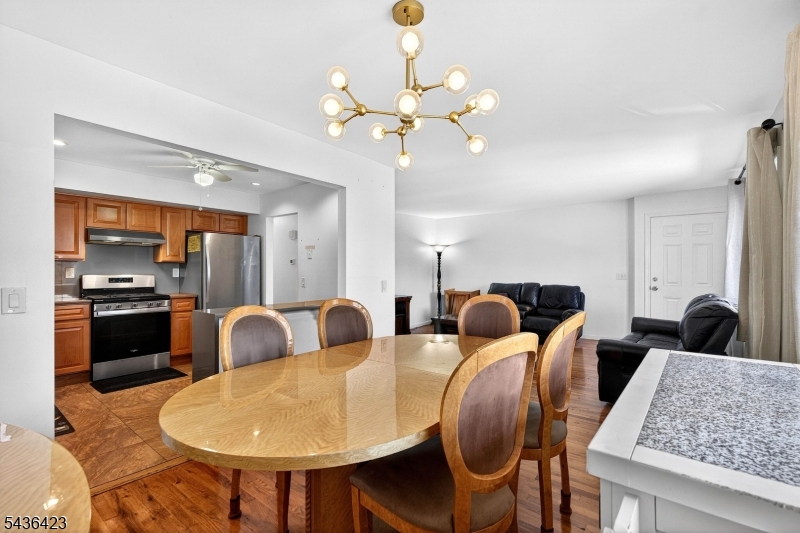 407 Saint Marks St 2