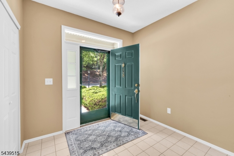 28 Kensington Dr