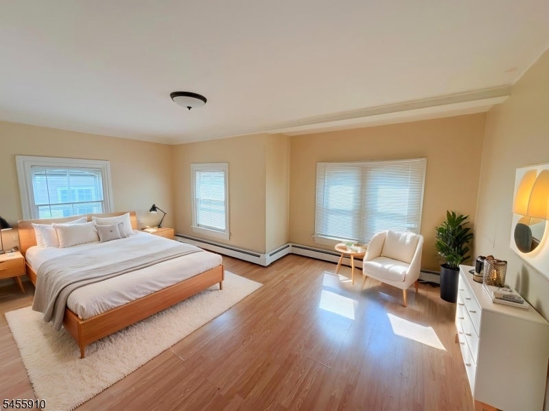 136 Main St 5