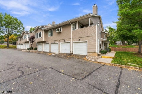 Photo for 56 Bentley Ct