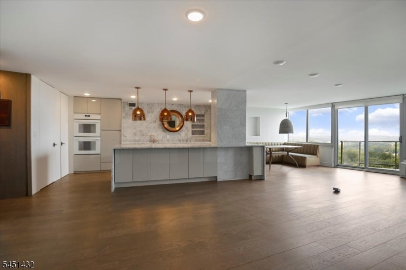 1 Claridge Dr 602