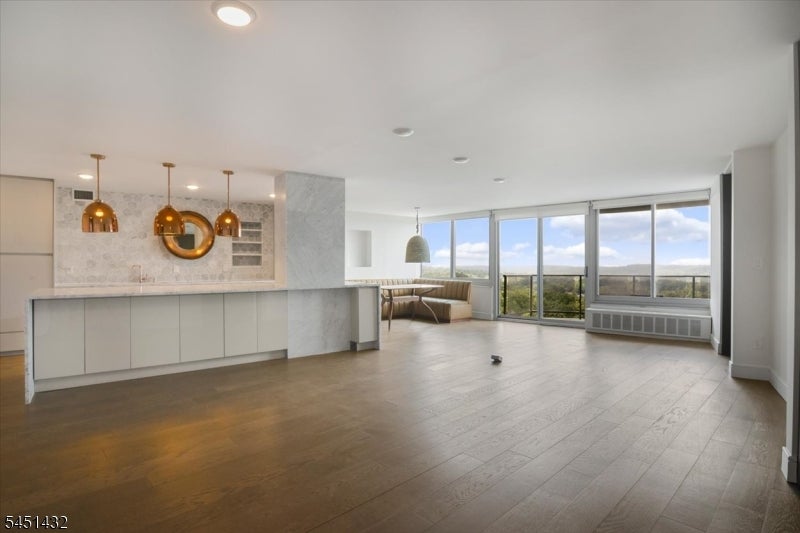 1 Claridge Dr 602