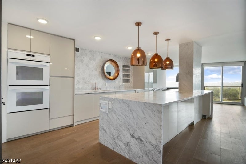 1 Claridge Dr 602