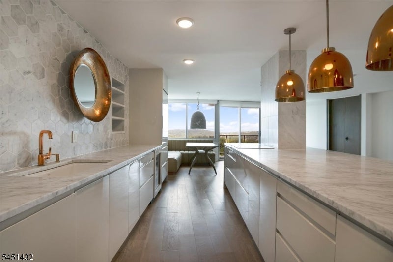 1 Claridge Dr 602