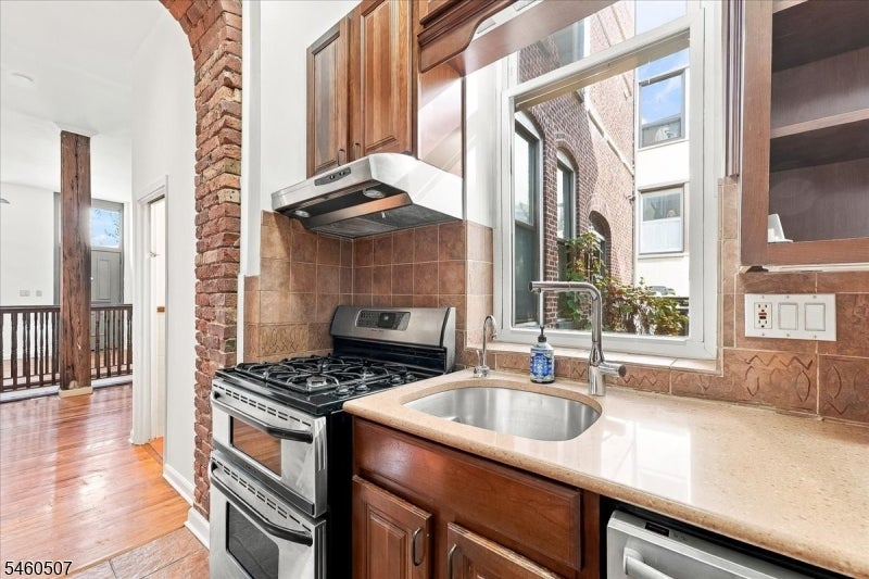 54-60 Mcwhorter St 106