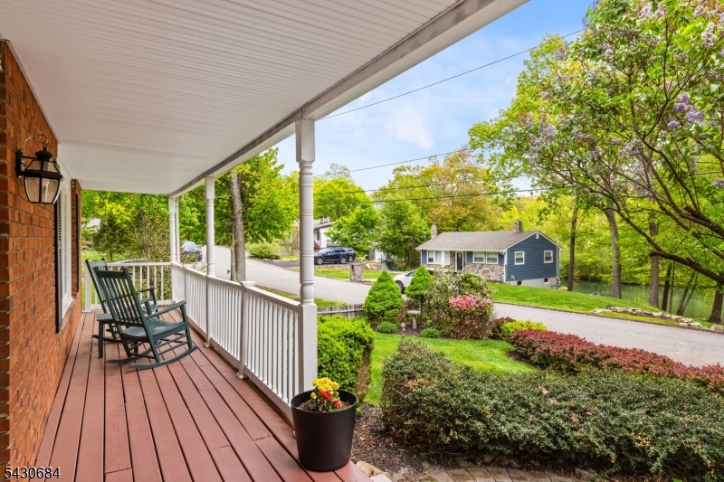 15 Lake Riconda Dr