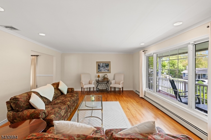15 Lake Riconda Dr