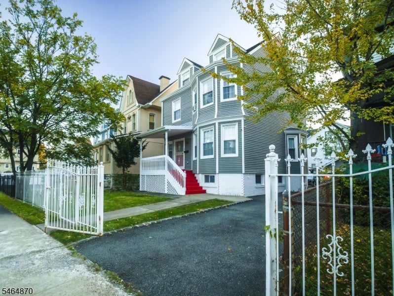 221 Rutledge Ave