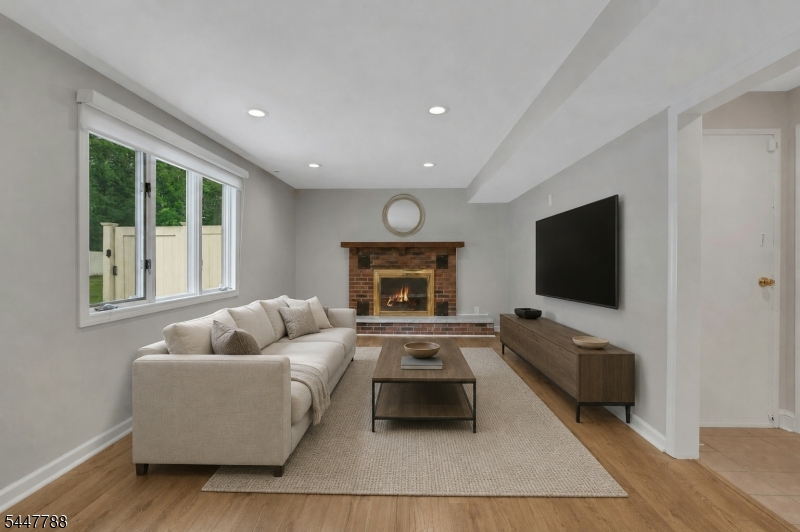 165 GREENWOOD DR
