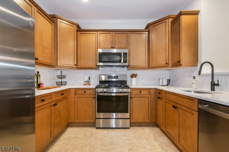 545 Morris Ave 213