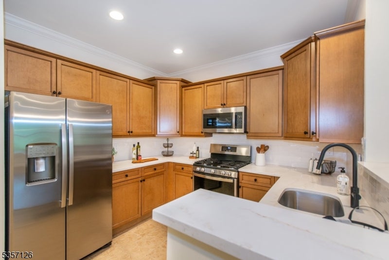 545 Morris Ave 213
